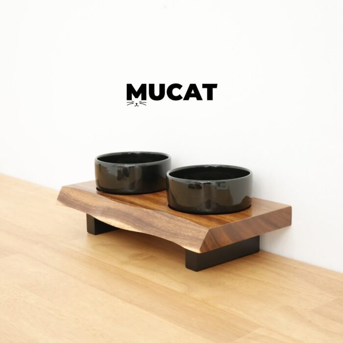 MUCAT Purr Table โต๊ะอาหารแมวไม้แท้ขอบธรรมชาติ พร้อมชามคู่เซรามิก สีดำ ไซส์ M