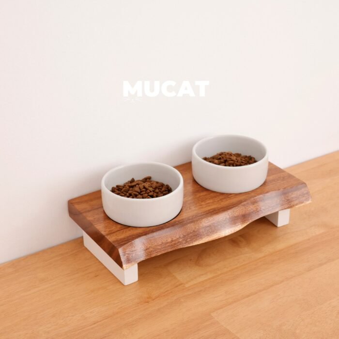 MUCAT Purr Table โต๊ะอาหารแมวไม้แท้ขอบธรรมชาติ พร้อมชามคู่เซรามิก สีขาว ไซส์ M