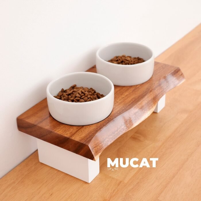 MUCAT Purr Table โต๊ะอาหารแมวไม้แท้ขอบธรรมชาติ พร้อมชามคู่เซรามิก สีขาว ไซส์ L